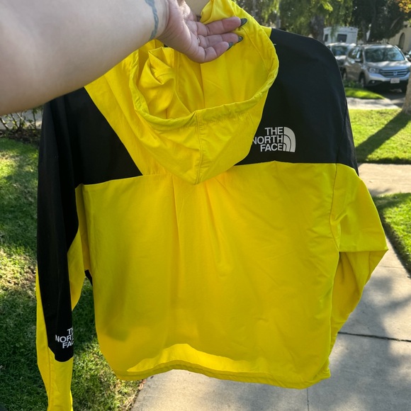 WMNS MD The North Face Peril Wind Windbreaker - Lemon Hooded Light Jacket - Picture 3 of 3